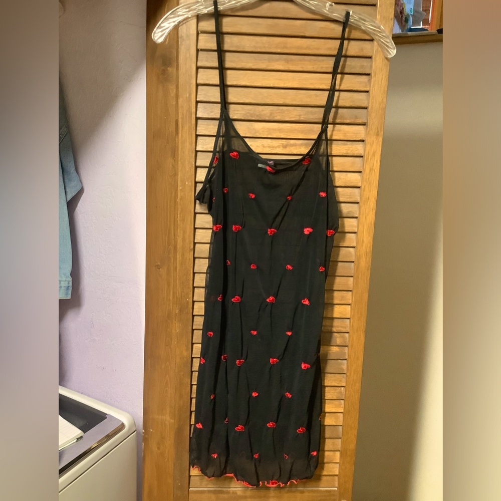 Frederick’s Med. Nighty. Pretty black w/red hearts